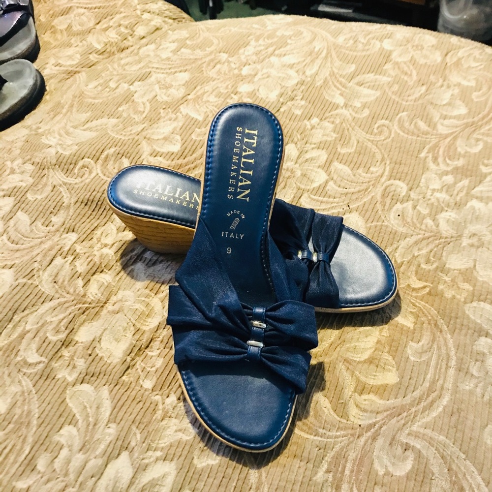 Italian Shoemakers SZ 9 Dark Blue Sandals Slides